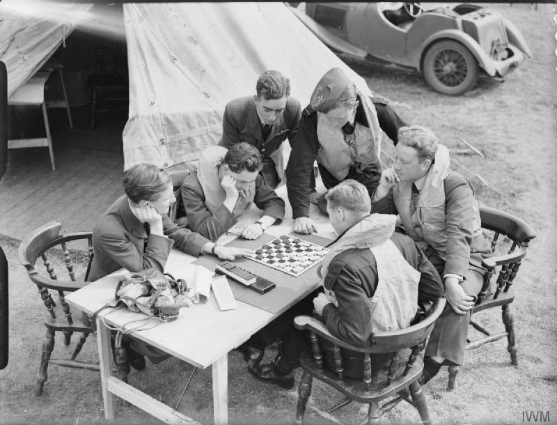 Pilots playing checkers